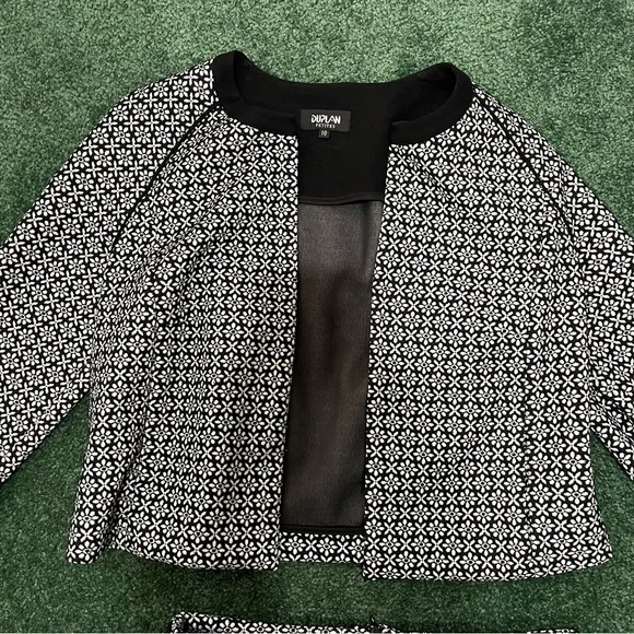 Chic Black and White Patterned Pencil Skirt by Abrand - Picture 2 of 3